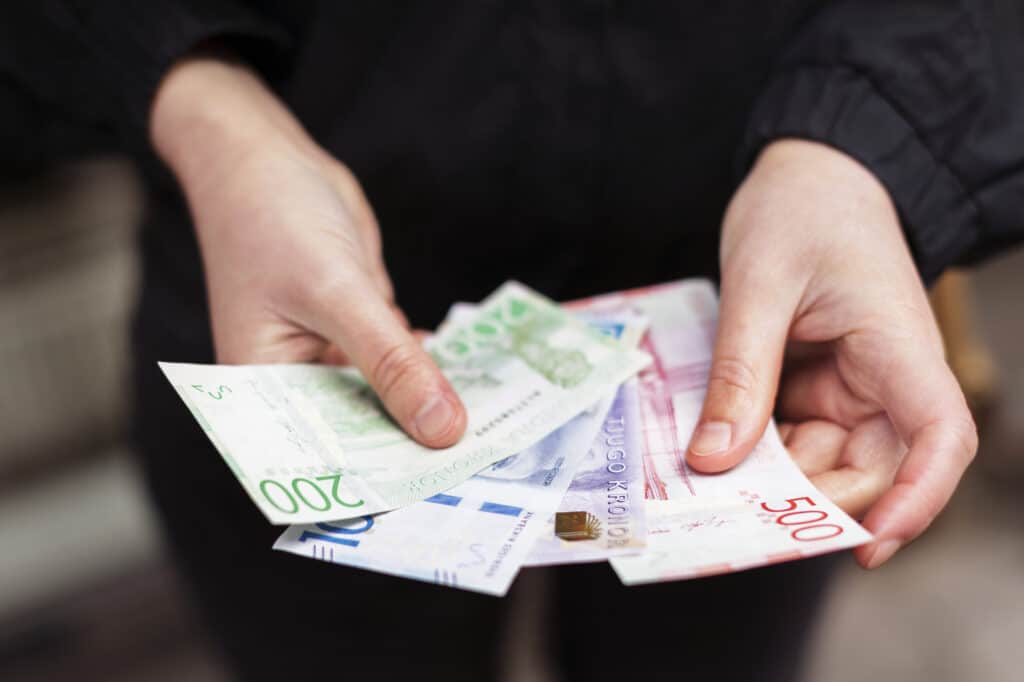 Kanske kan du låna 2 000 kr privat